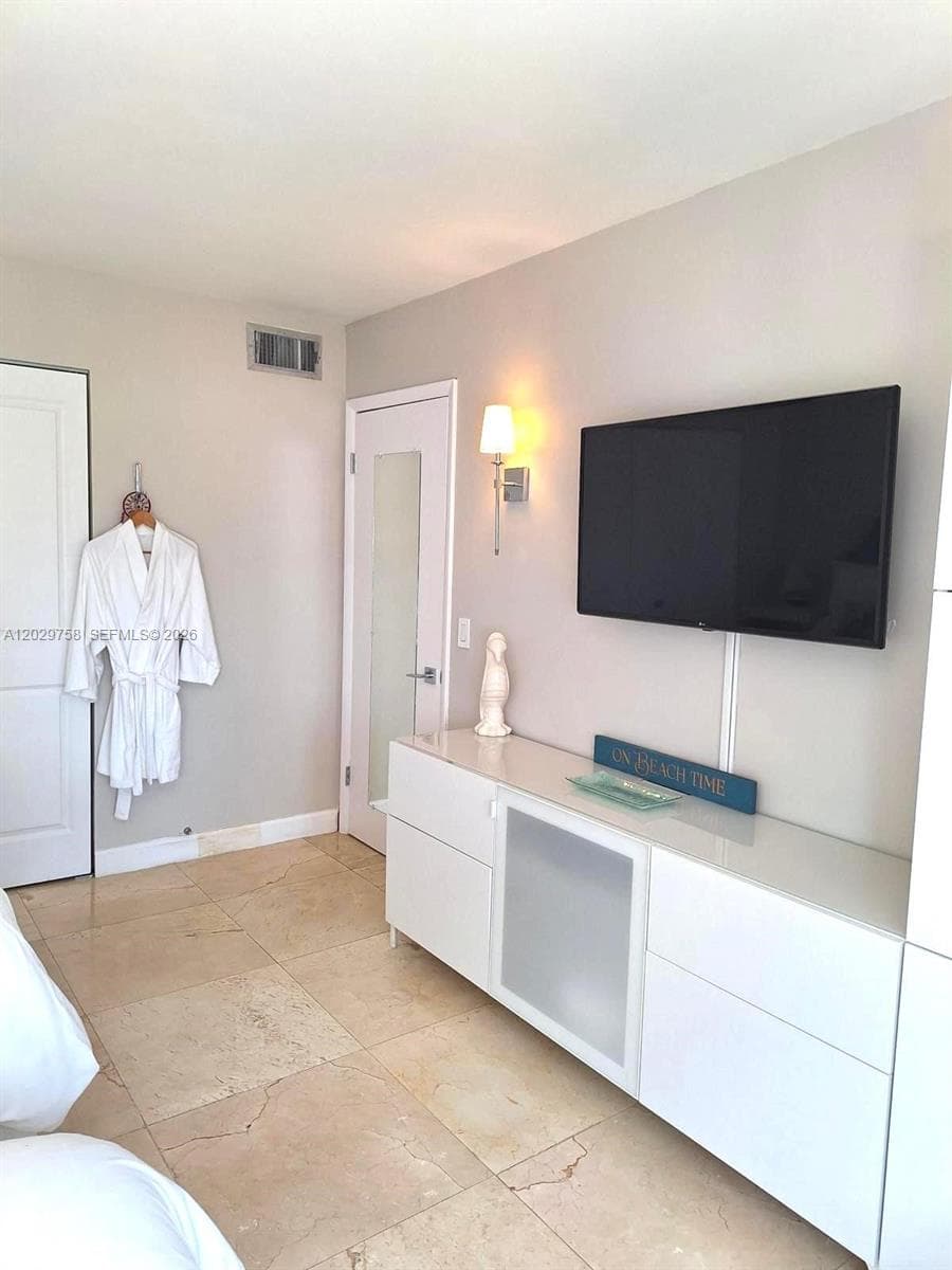 2201 S Ocean Dr 2001 photo 16