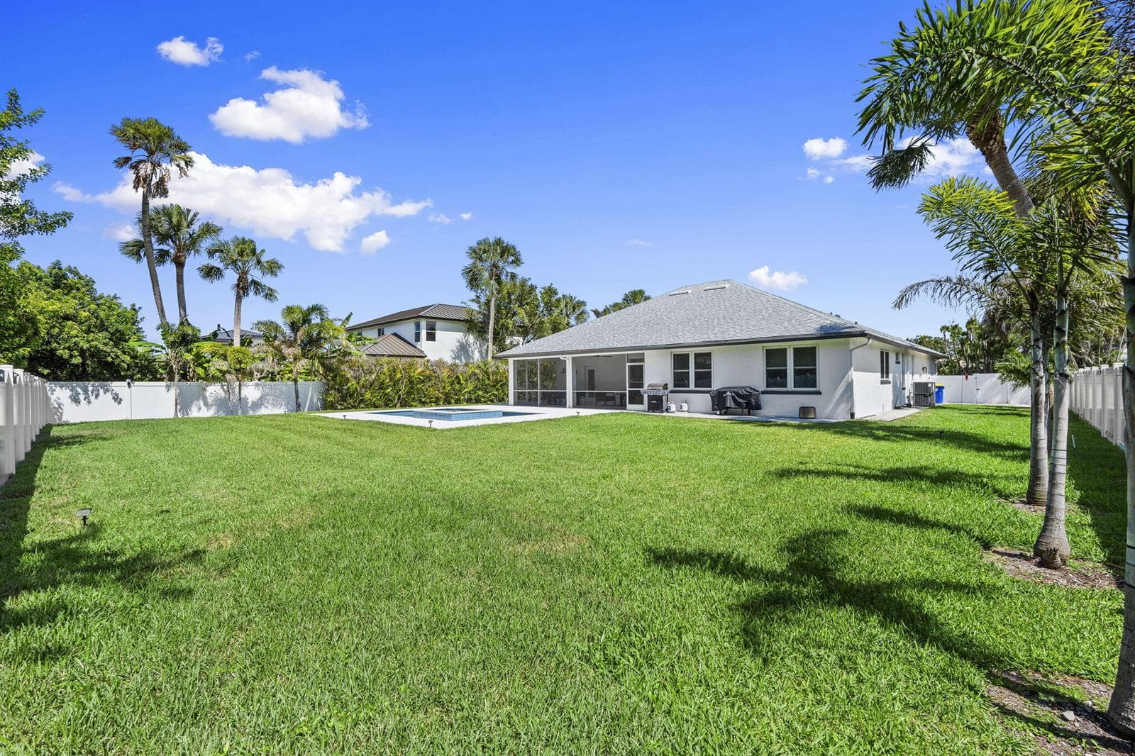 8361 SE Pilots Cove Terrace photo 11
