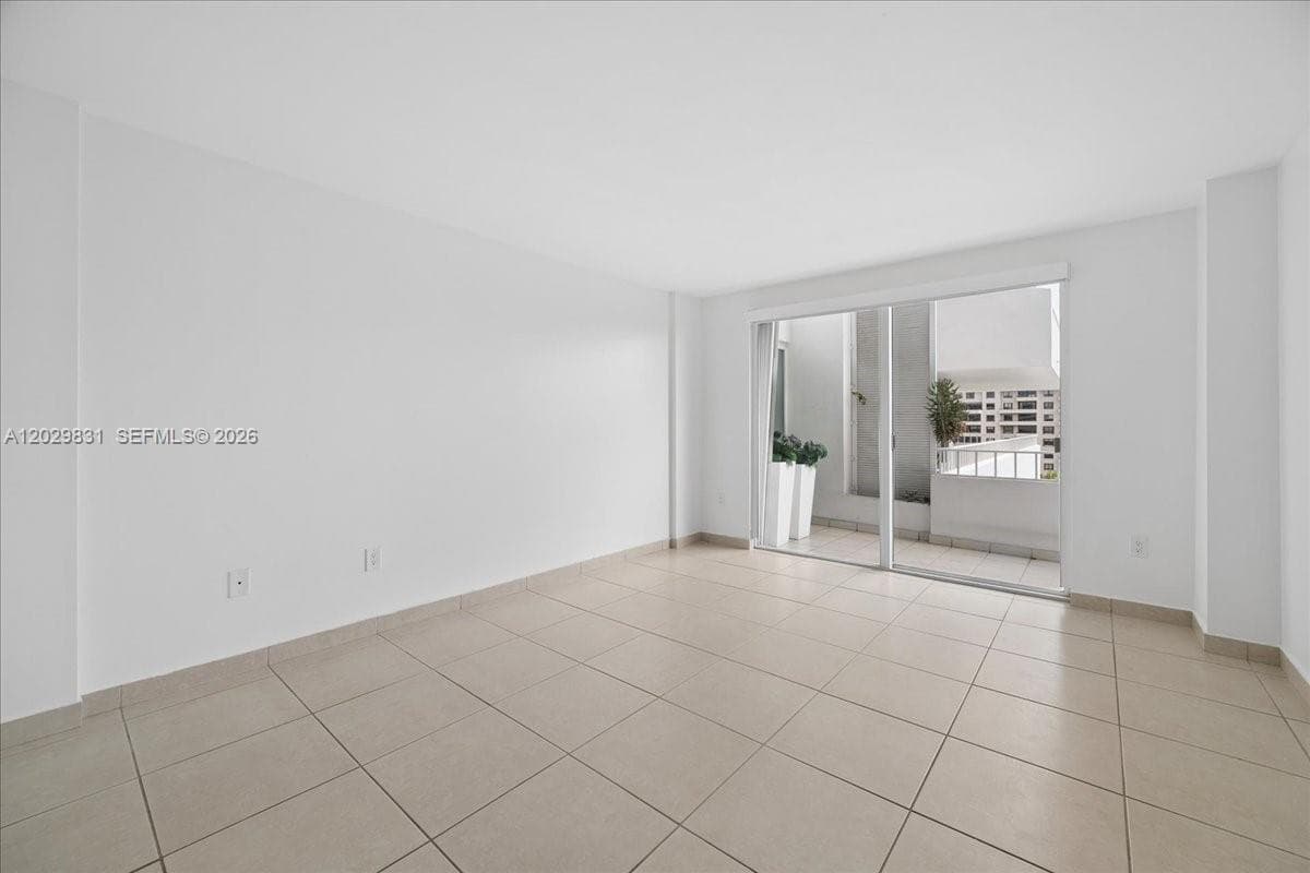 199 Ocean Lane Dr 911 photo 16
