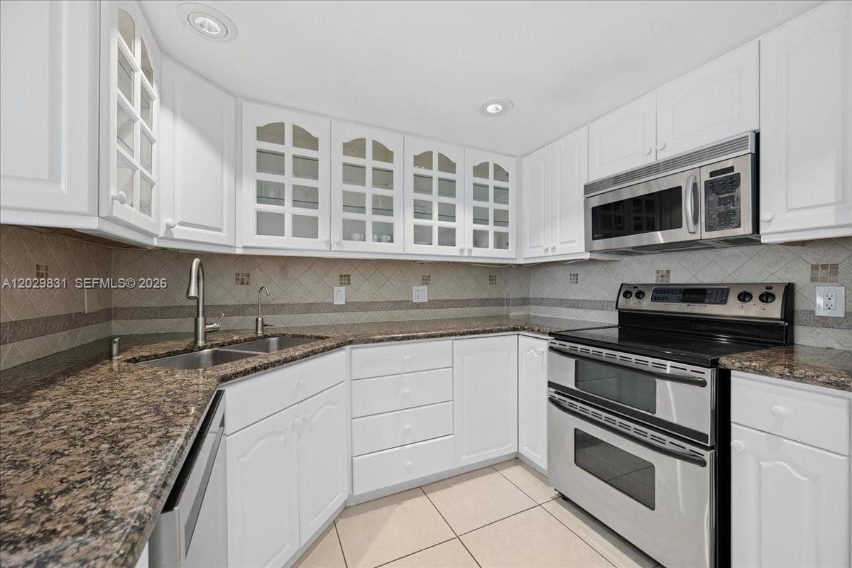 199 Ocean Lane Dr 911 photo 9