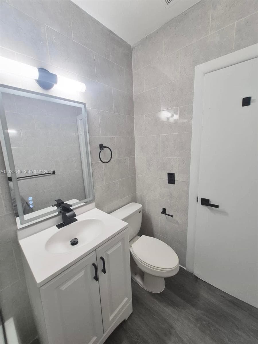 1239 Marseille Dr 3 photo 15