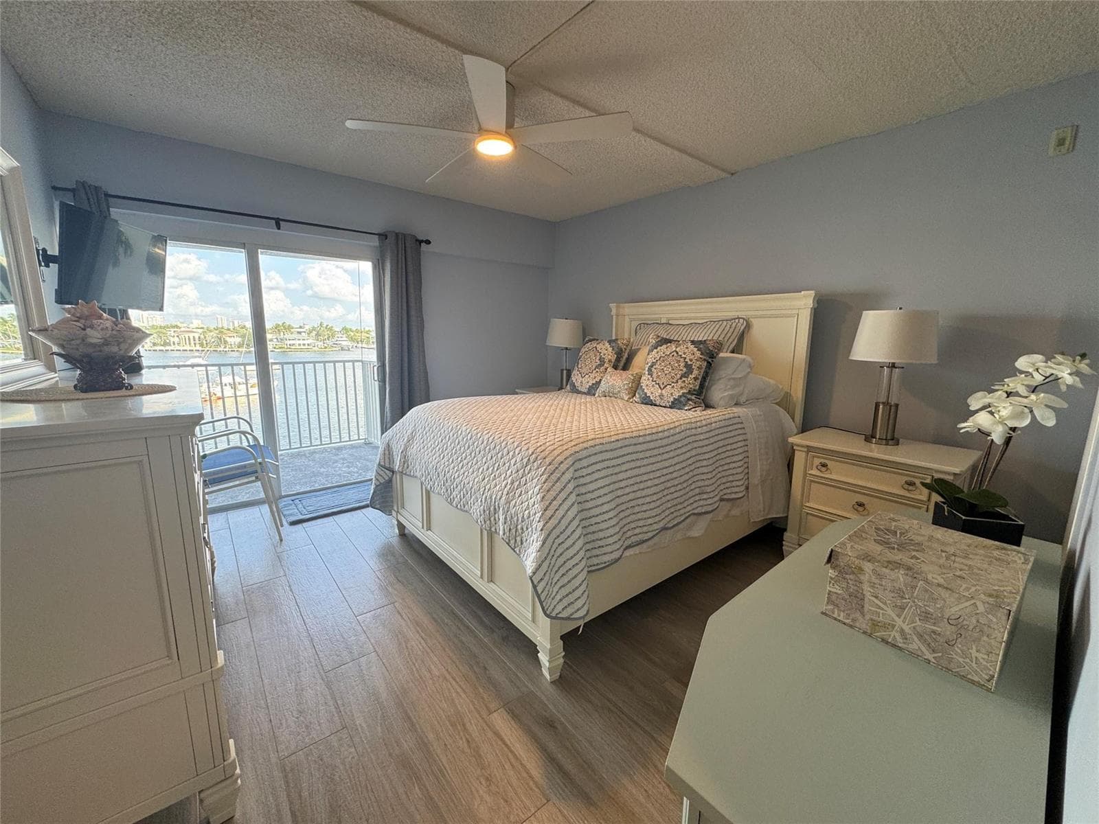95 N Birch Road N 402 photo 9