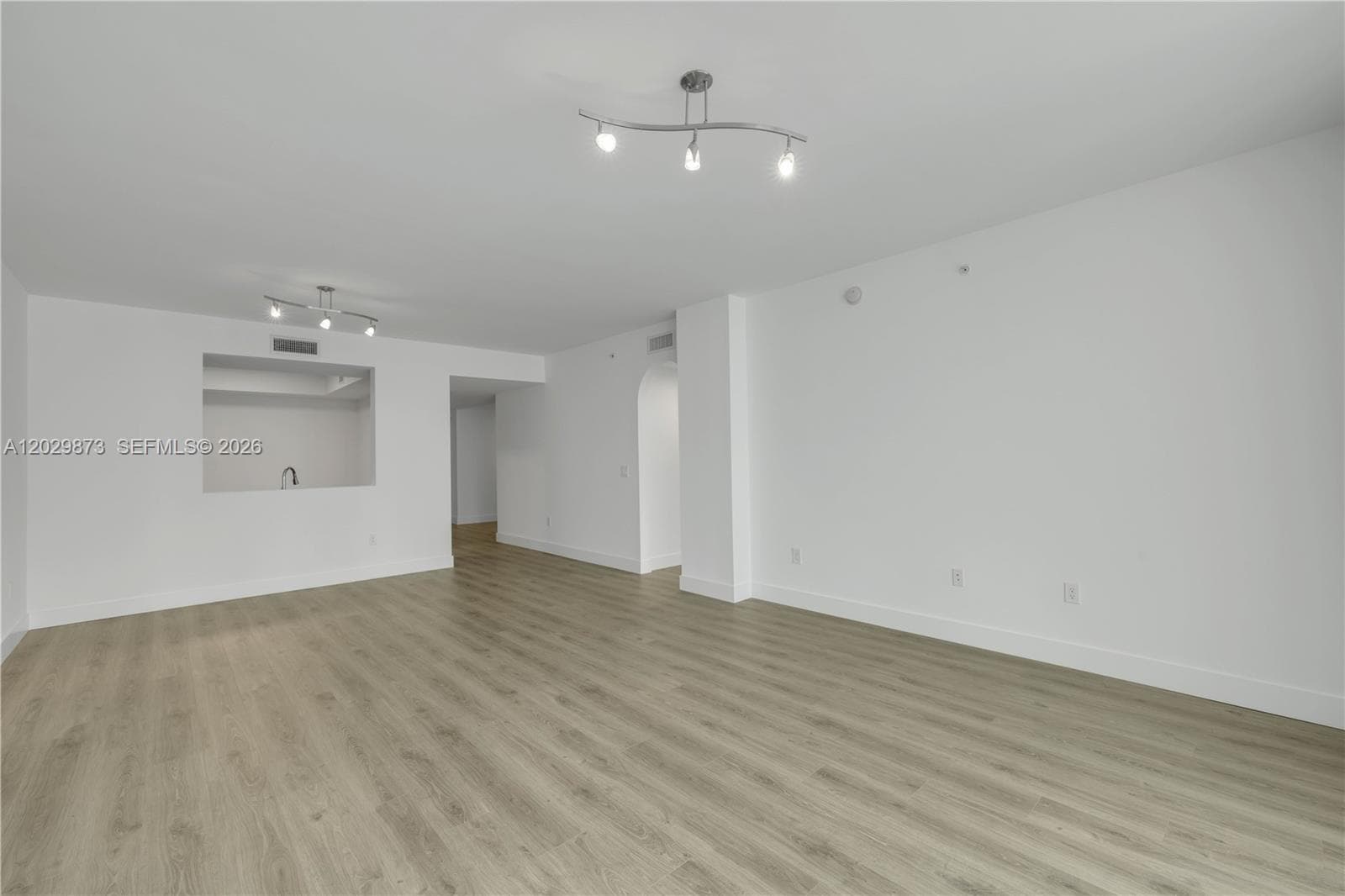 3340 NE 190th St 503 photo 4