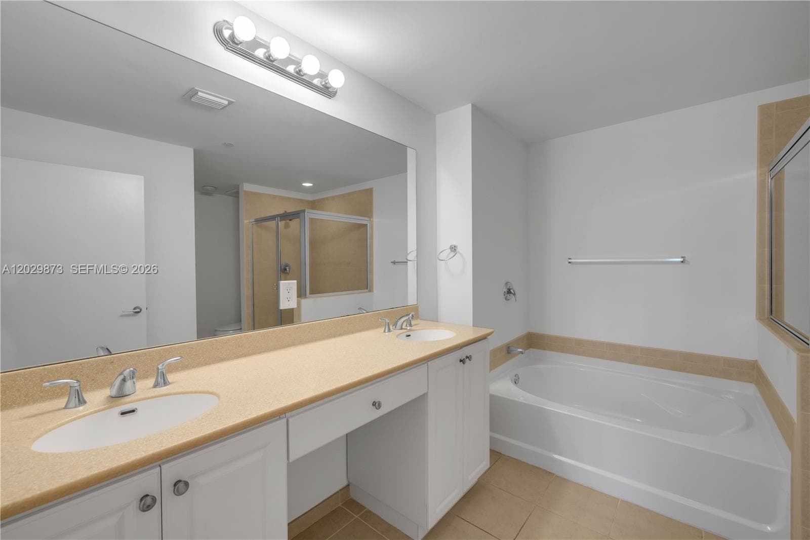 3340 NE 190th St 503 photo 8