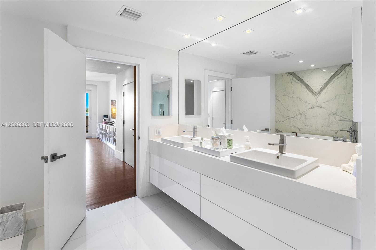 2122 Fisher Island Dr 2122 photo 24