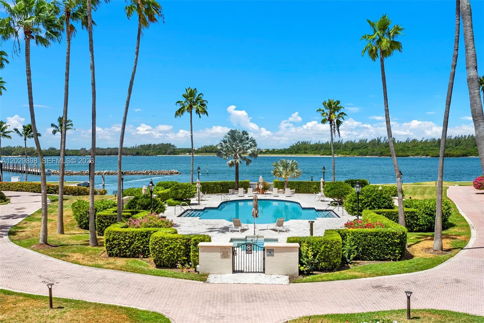 2122 Fisher Island Dr 2122 photo 25