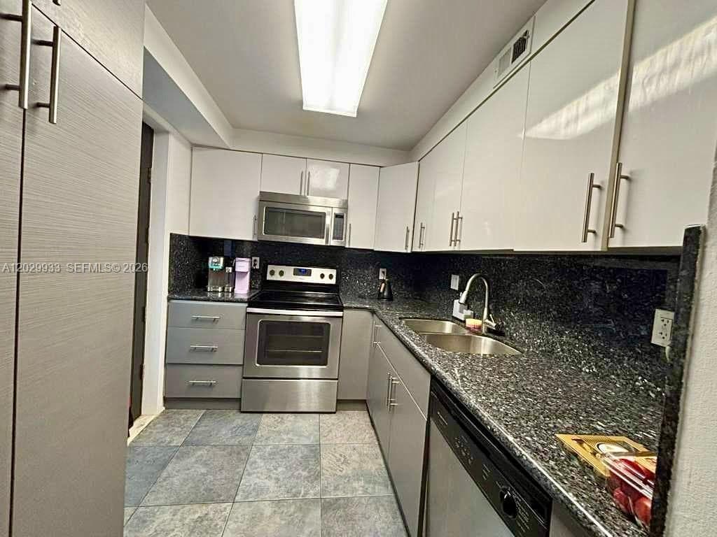 301 Golden Isles Dr 406 photo 7