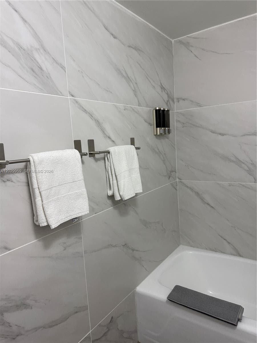 5445 Collins Ave 1701 photo 6