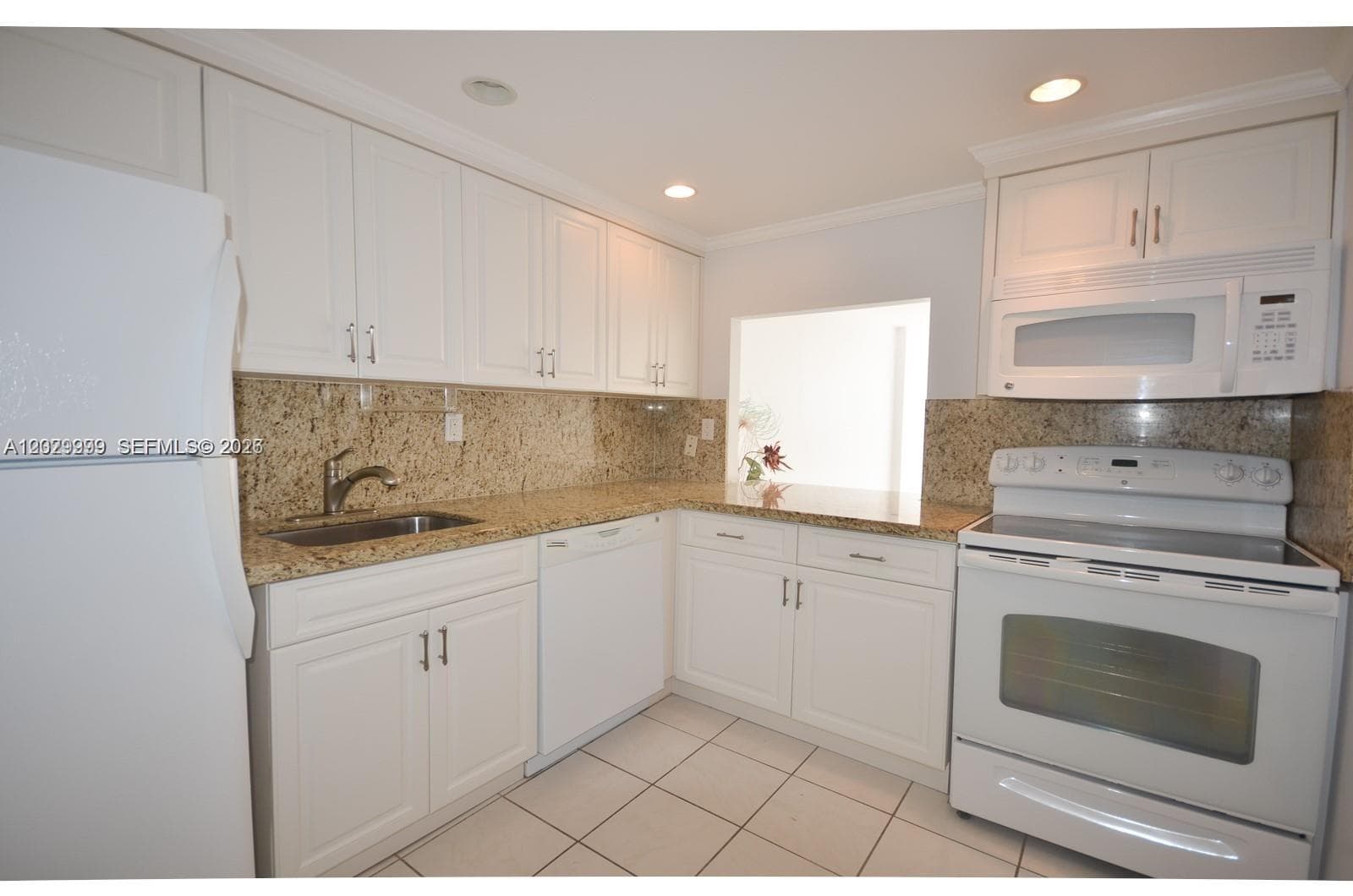 1000 Parkview Dr 426 photo 3