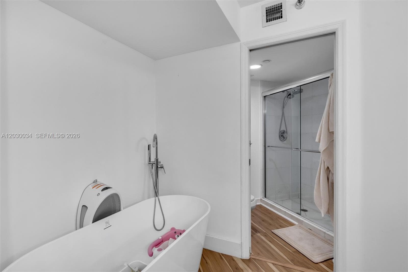3500 Mystic Pointe Dr 1205 photo 15