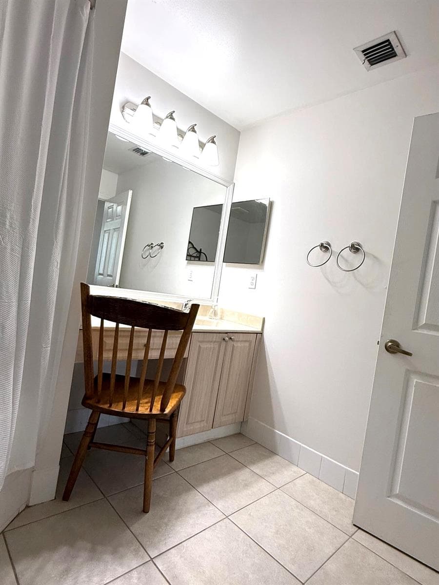 2080 Greenview Shores Boulevard 402 photo 17