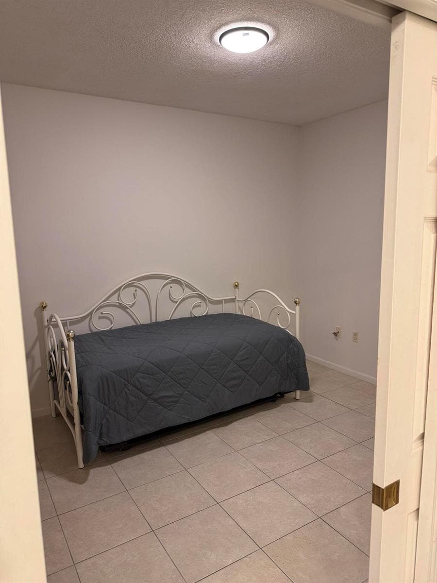2080 Greenview Shores Boulevard 402 photo 24