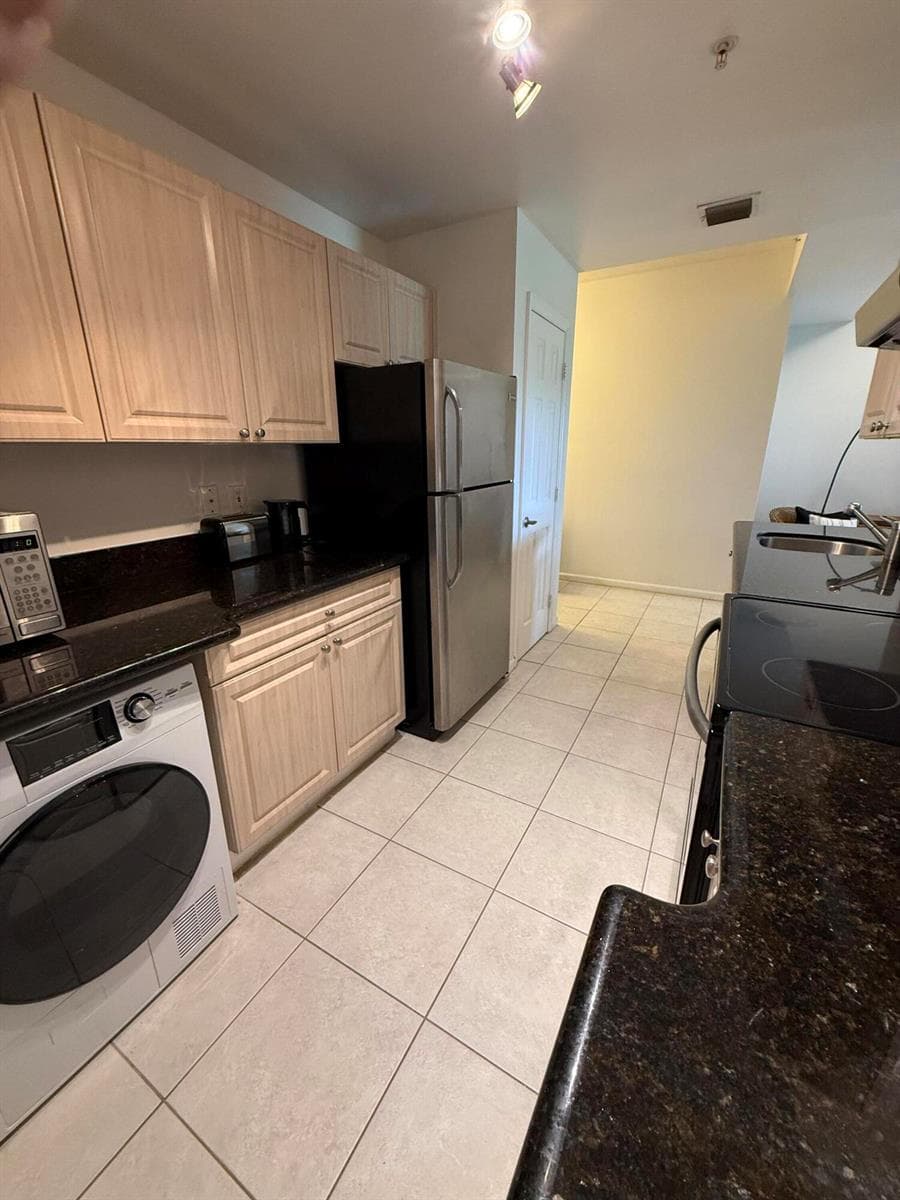 2080 Greenview Shores Boulevard 402 photo 11