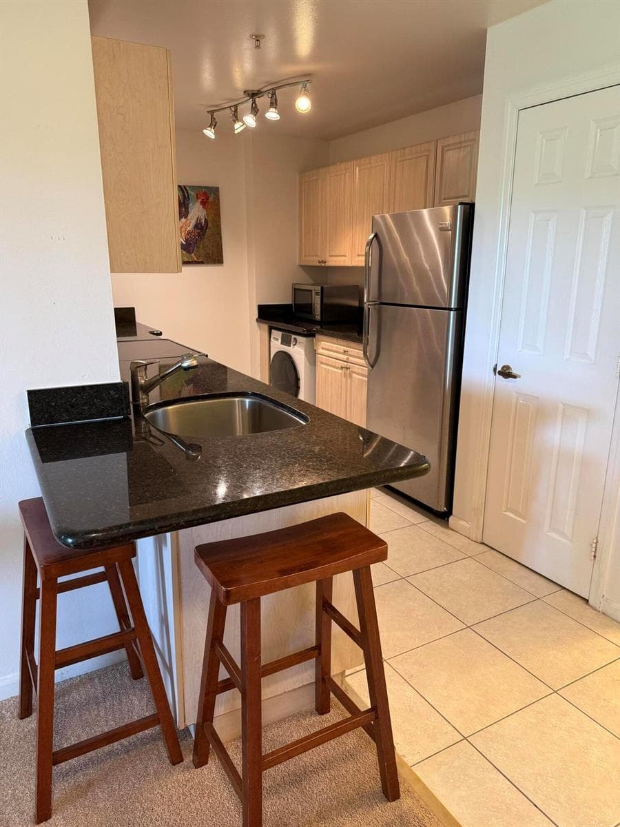 2080 Greenview Shores Boulevard 402 photo 8