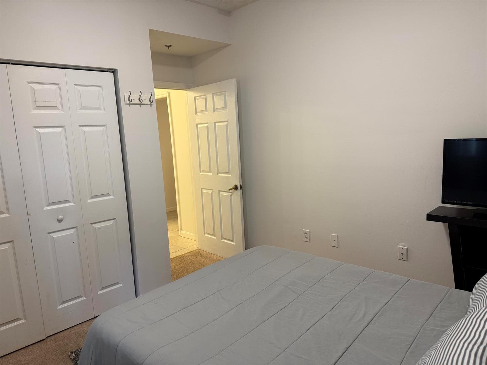 2080 Greenview Shores Boulevard 402 photo 21