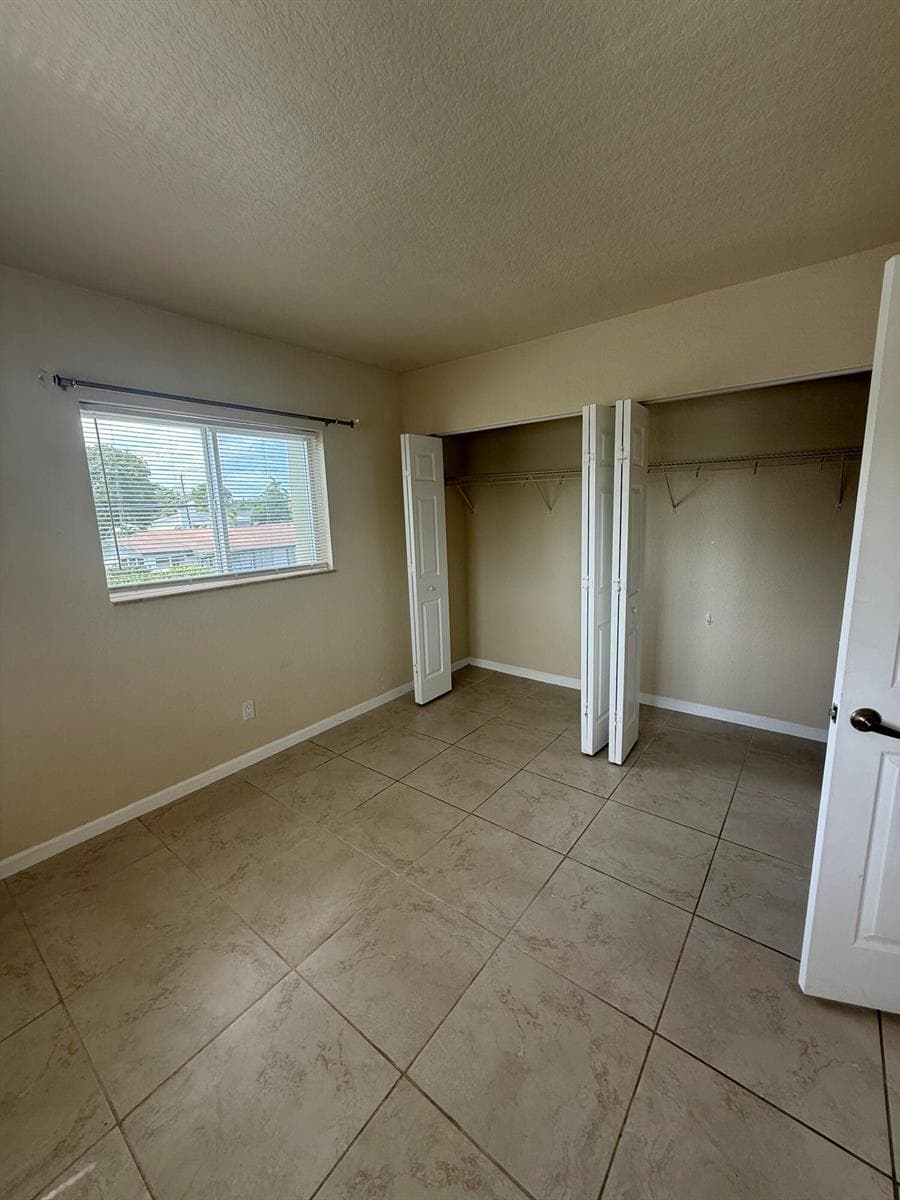 578 NE 20th Street 10e photo 13