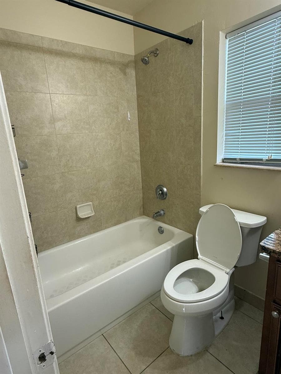 578 NE 20th Street 10e photo 12