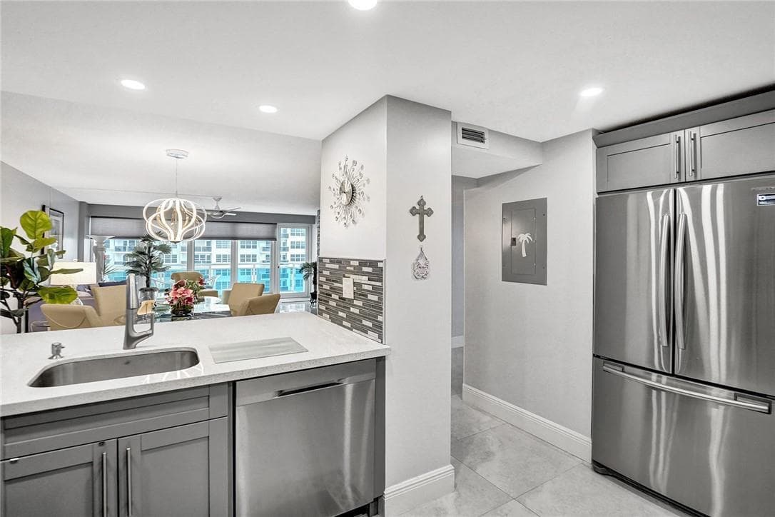 3430 Galt Ocean Drive 804 photo 17