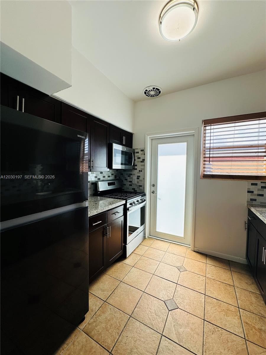 1905 Calais Dr 6 photo 7