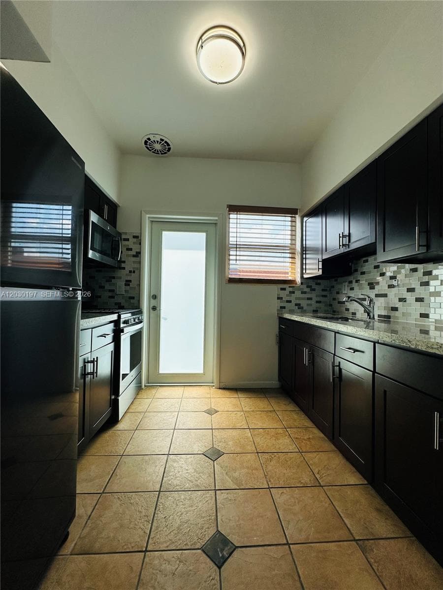 1905 Calais Dr 6 photo 10