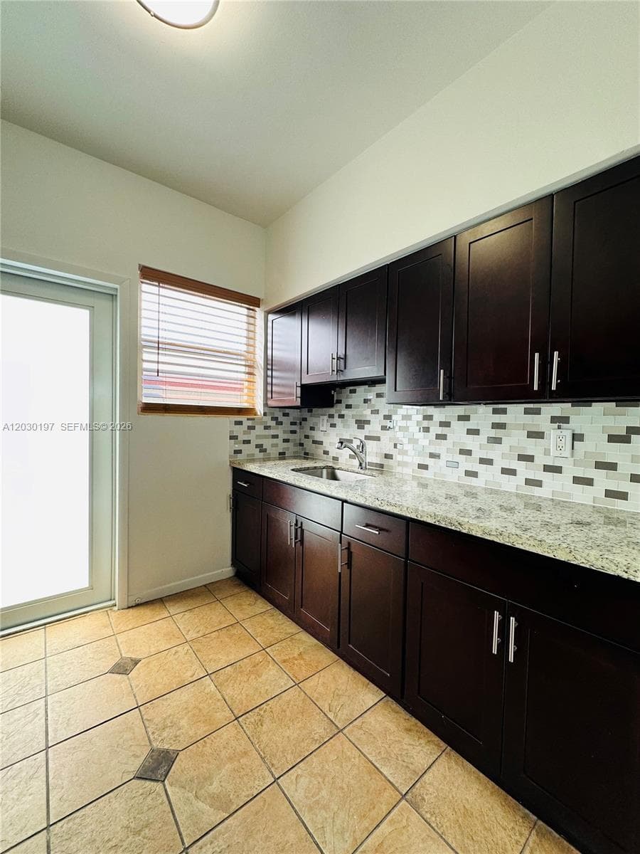 1905 Calais Dr 6 photo 8