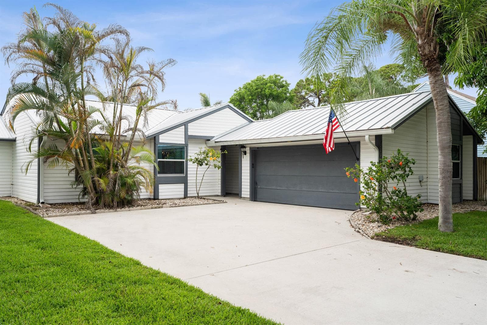 17995 Anchor Drive photo 2