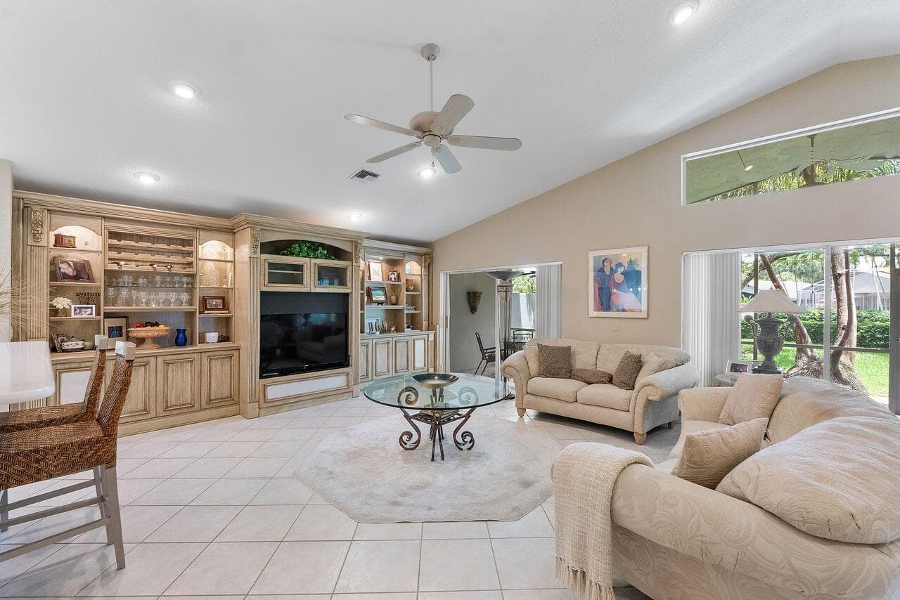 6643 Sherbrook Drive photo 4