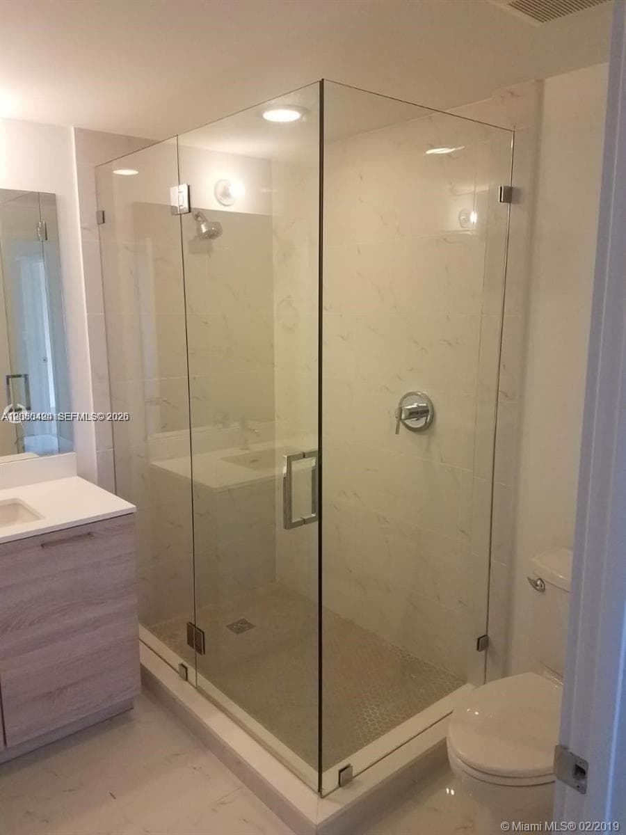 16385 Biscayne Blvd 621 photo 11