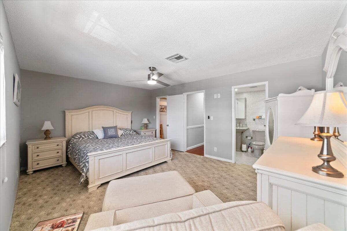 2864 NE 33rd Court 205 photo 17