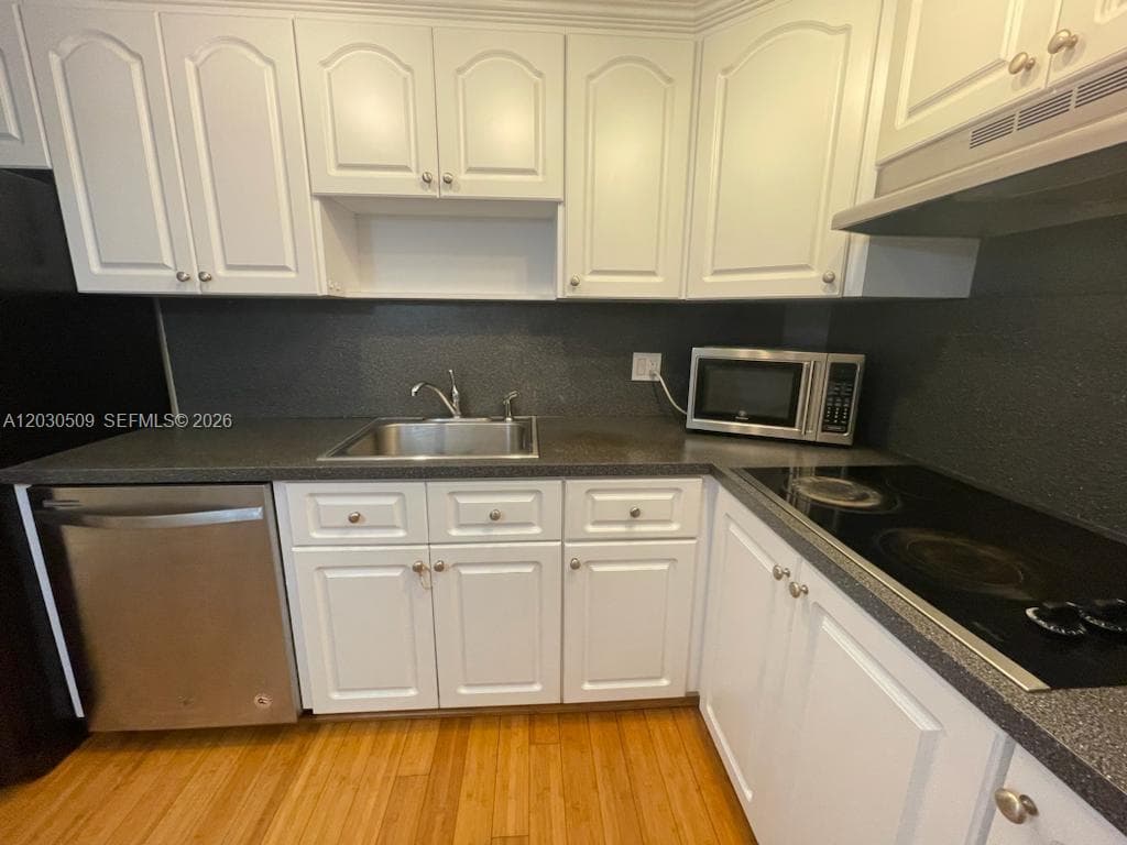 400 Kings Point Dr 622 photo 11