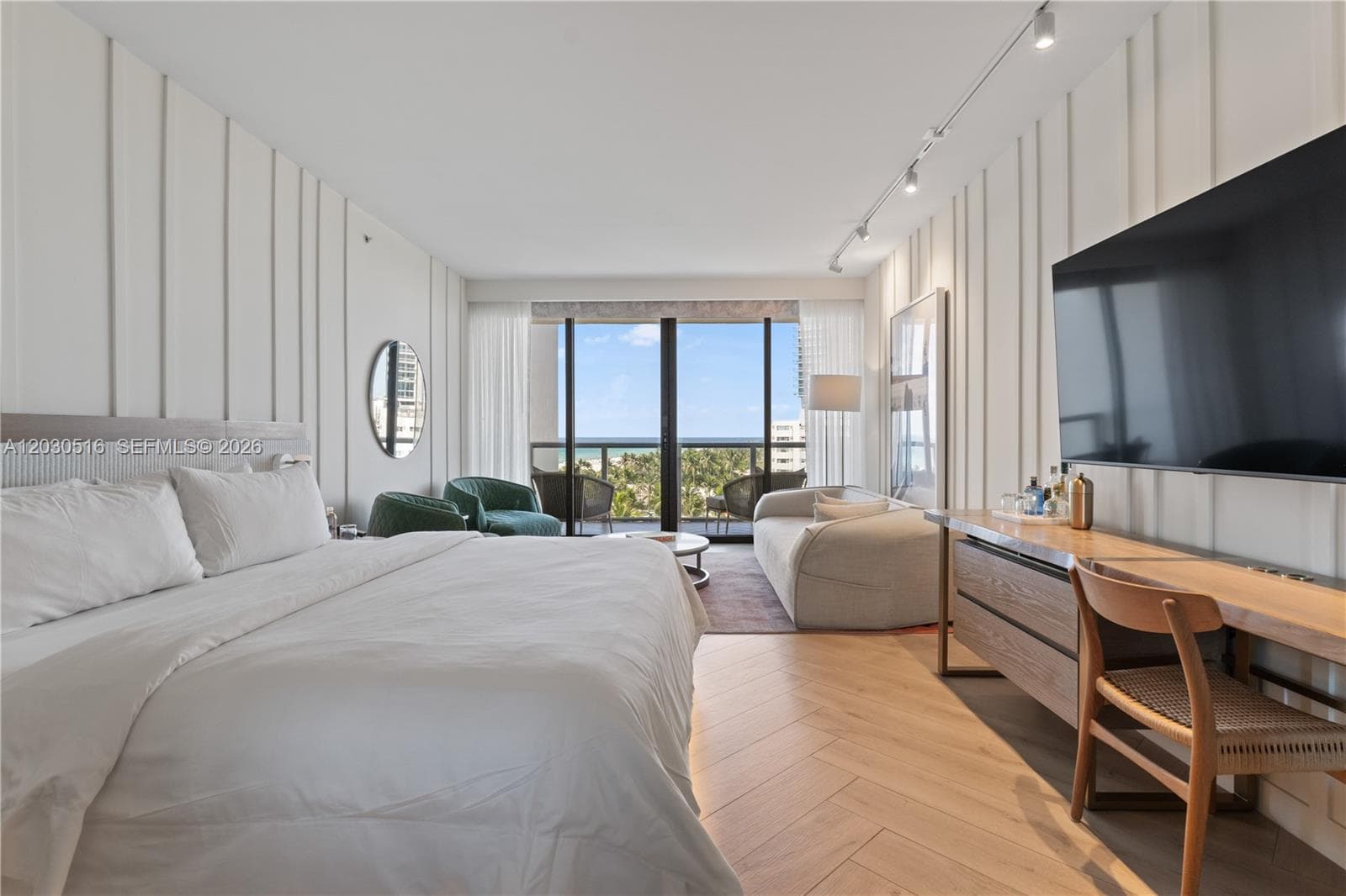 2201 Collins Ave 707 photo 2