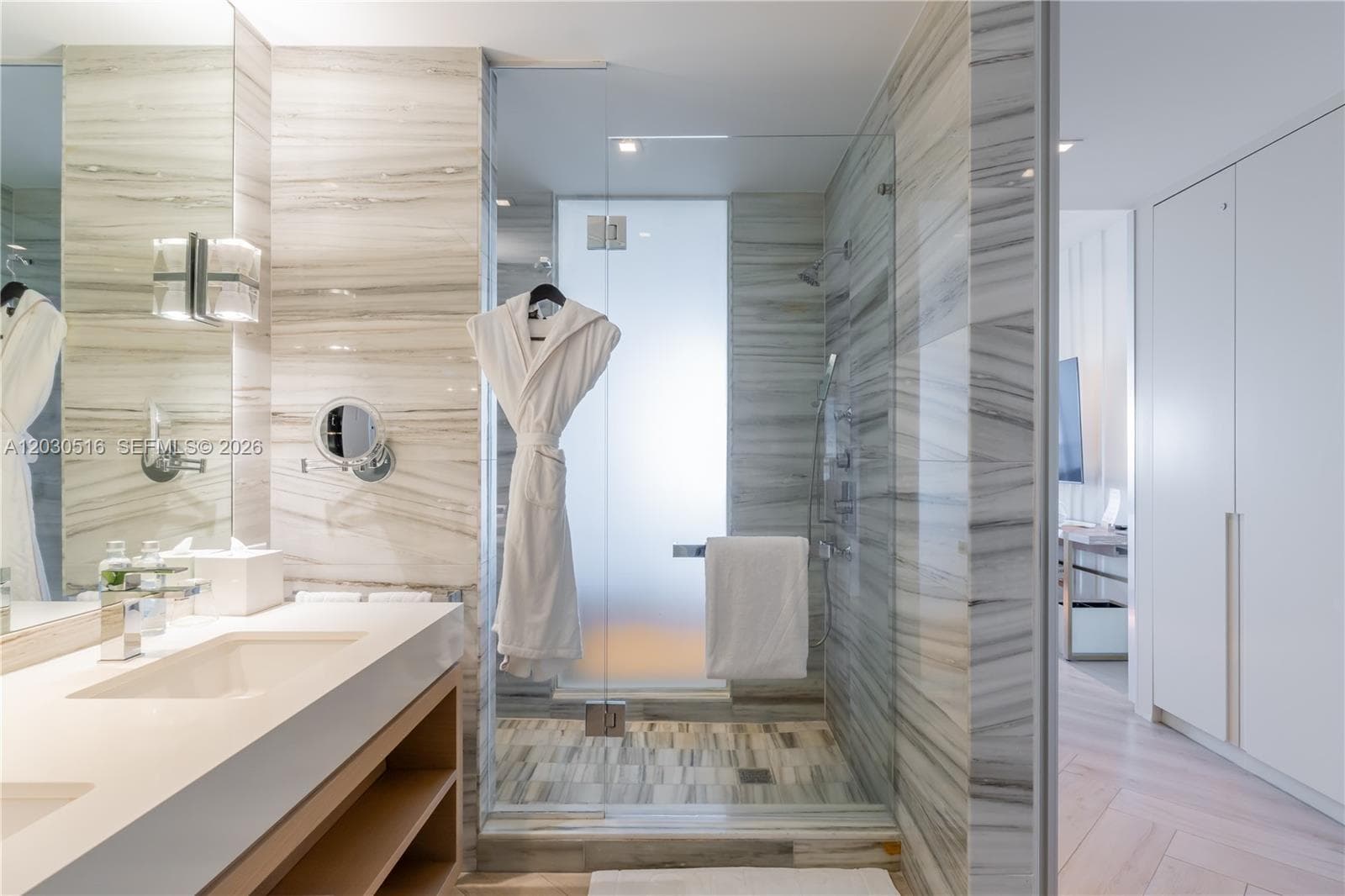 2201 Collins Ave 707 photo 7