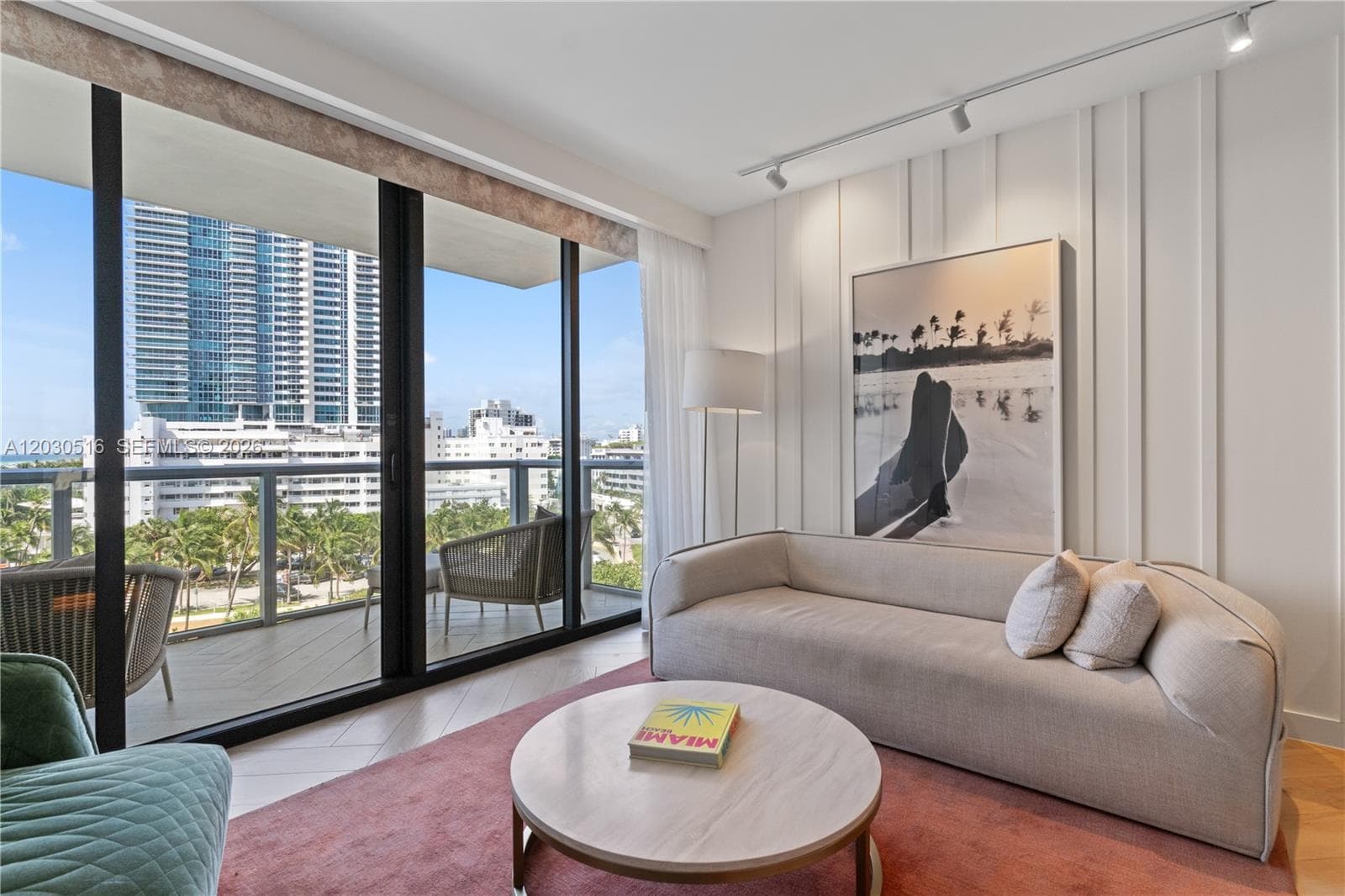 2201 Collins Ave 707 photo 5