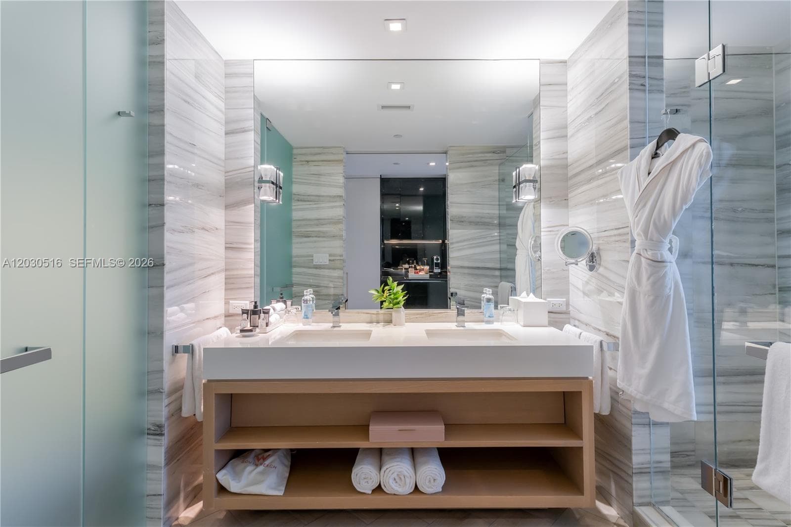 2201 Collins Ave 707 photo 8