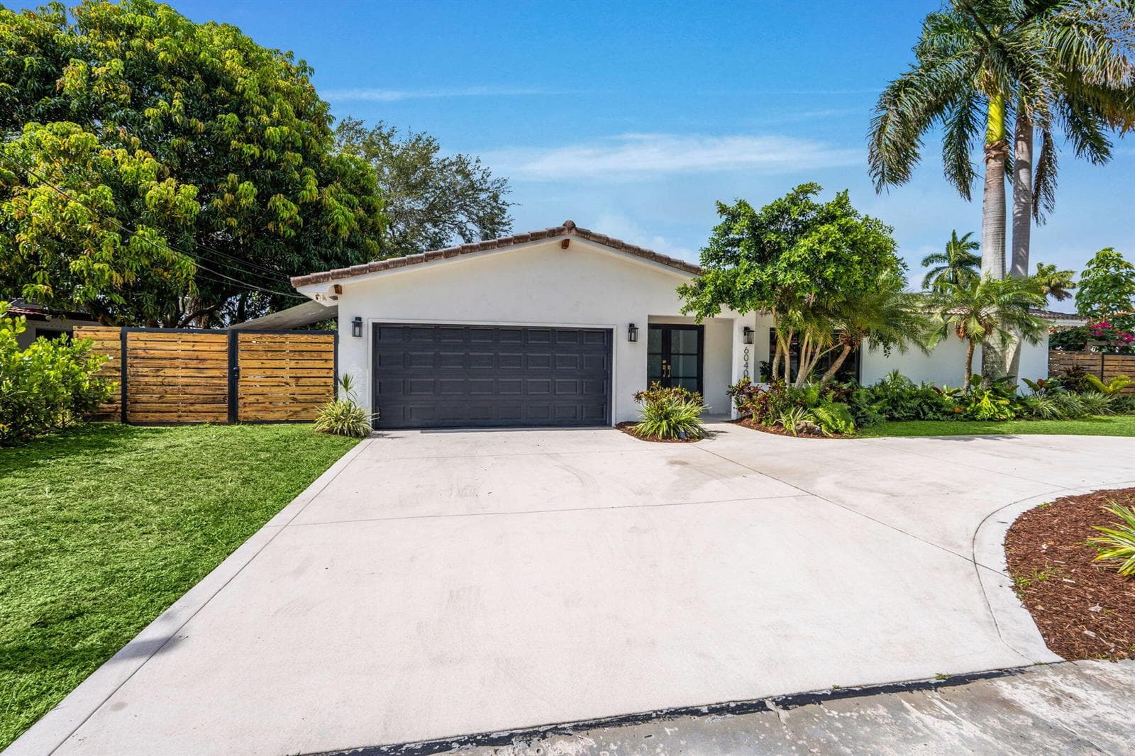 6040 SW 14th Street photo 2