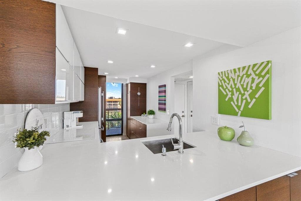 2707 N Ocean Boulevard D603 photo 9