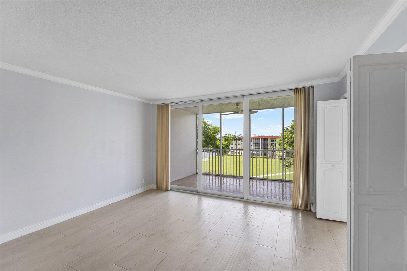 3150 NE 48th Court 411 photo 23
