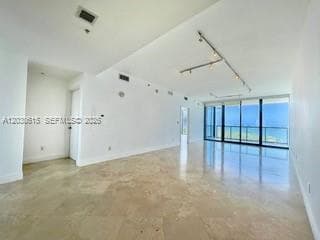 601 NE 36th St 3110 photo 5