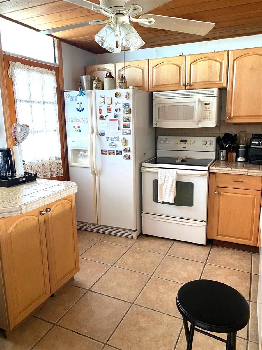 3545 NE 166th St 908 photo 5