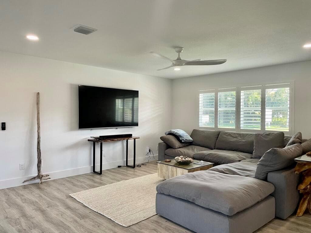8585 SE Palm Street photo 9