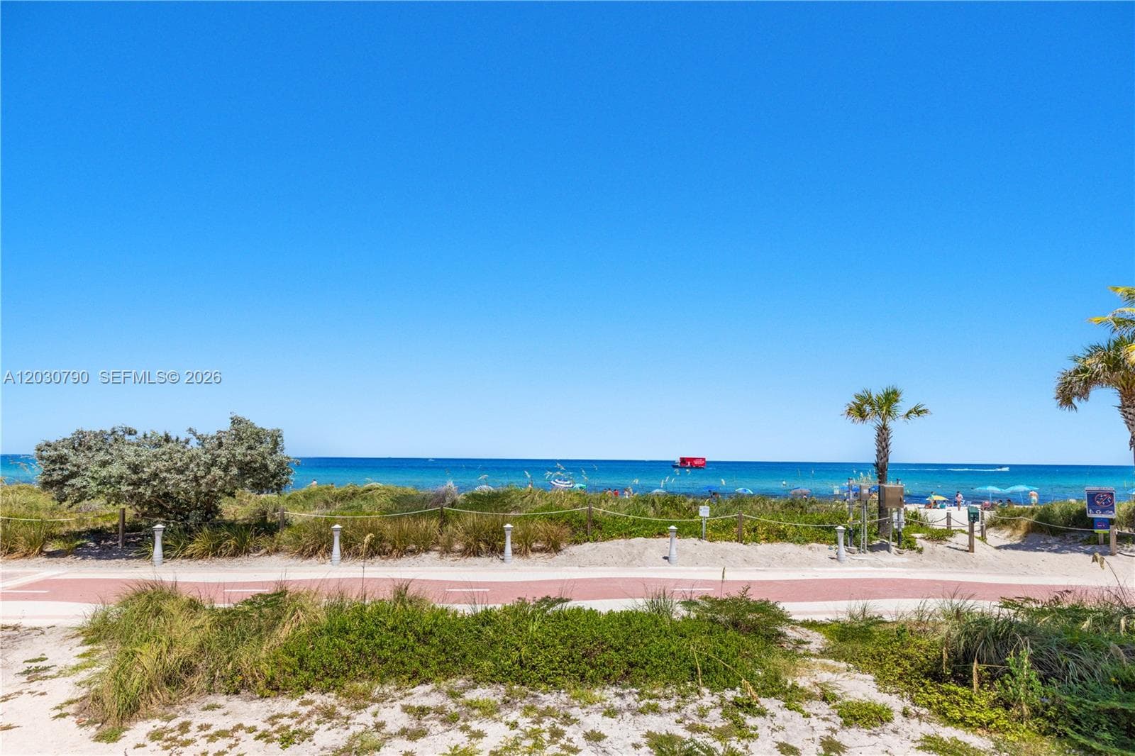 5445 Collins Ave 1506 photo 2