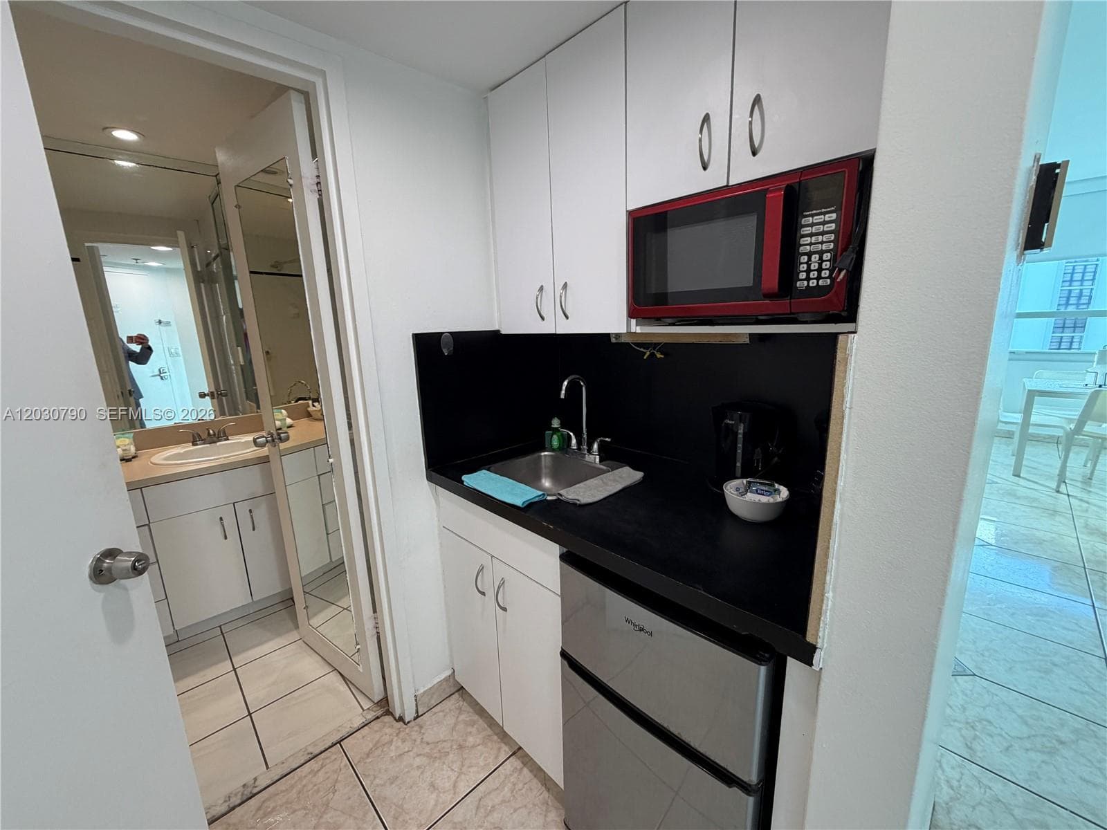 5445 Collins Ave 1506 photo 7