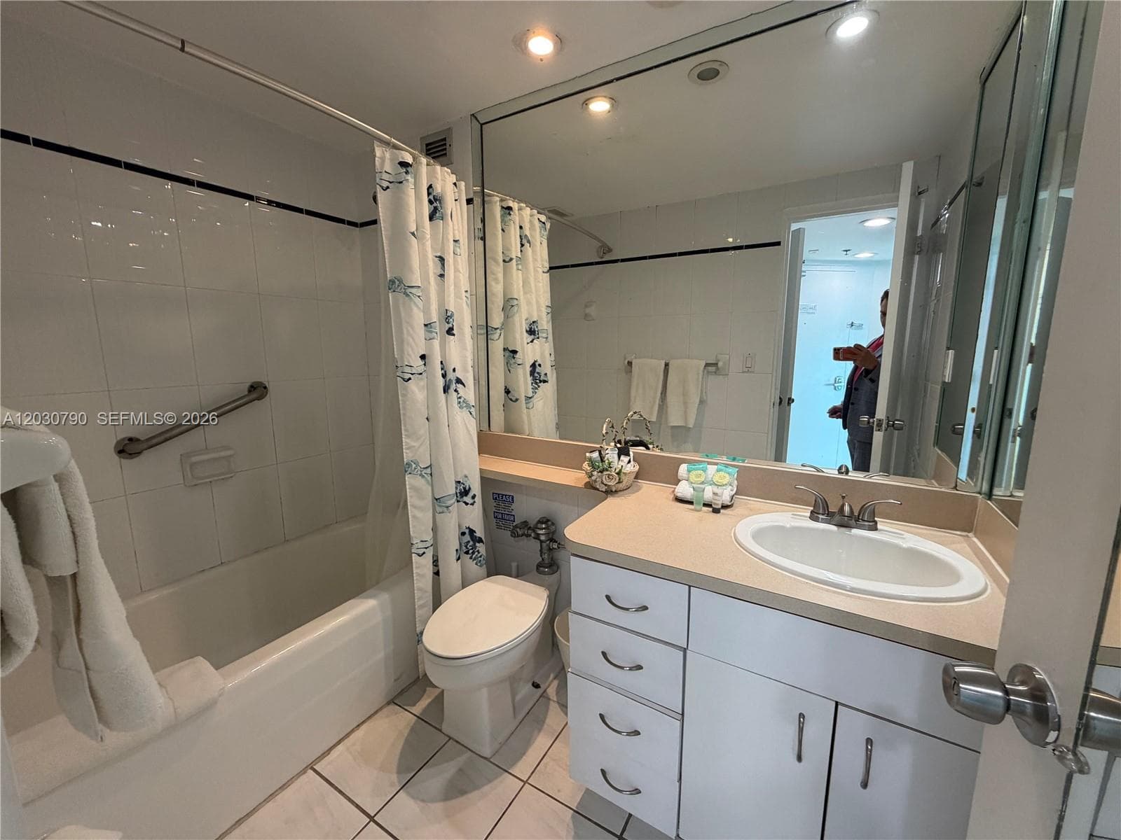 5445 Collins Ave 1506 photo 10