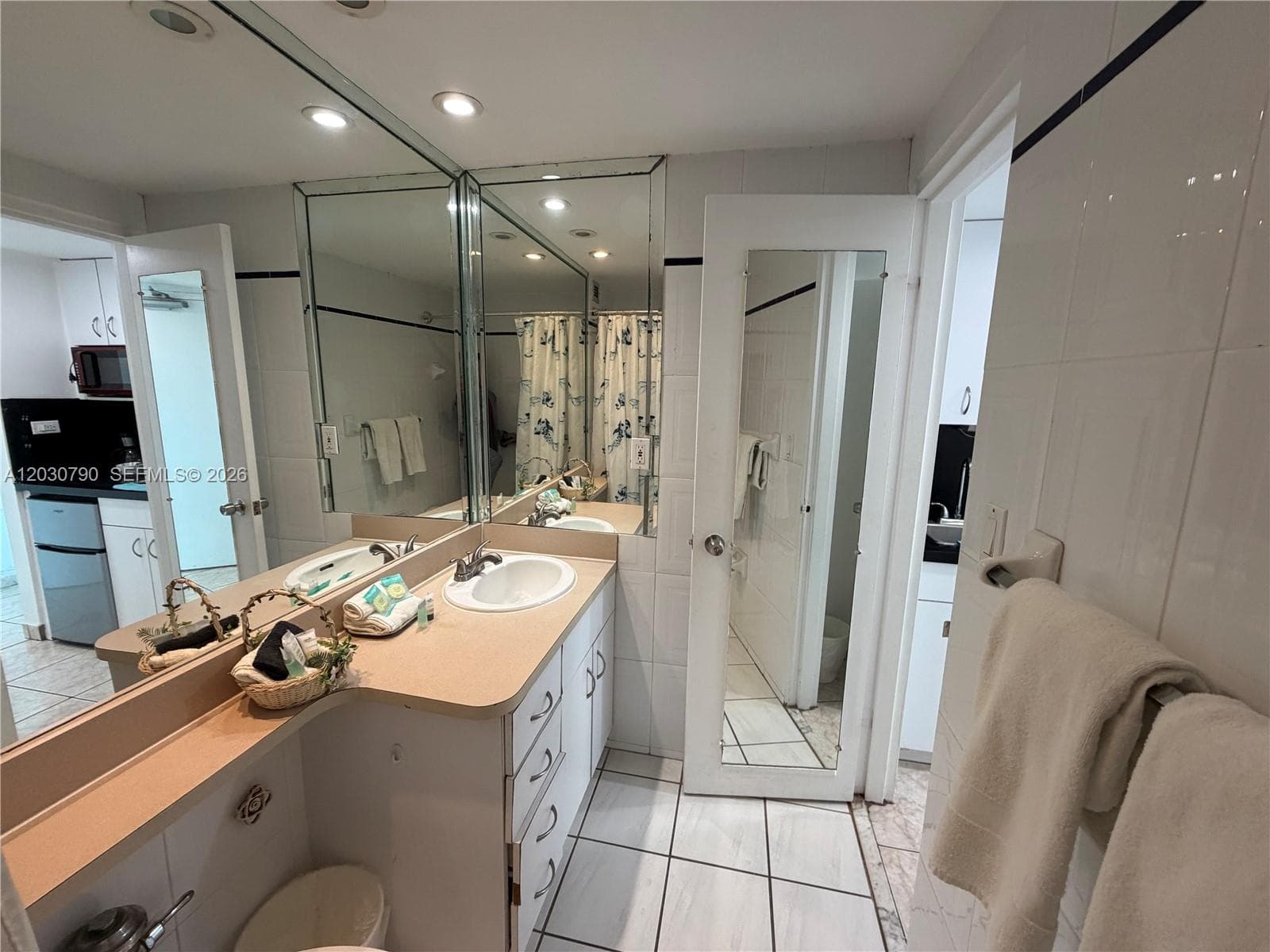 5445 Collins Ave 1506 photo 11