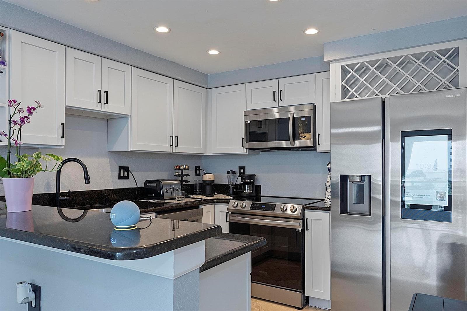 2900 NE 30th Street Apt 8j photo 4