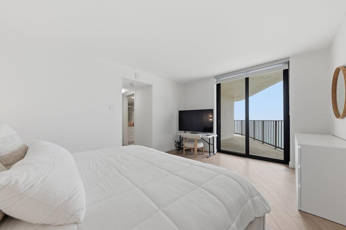 5420 N Ocean Drive 1702 photo 13