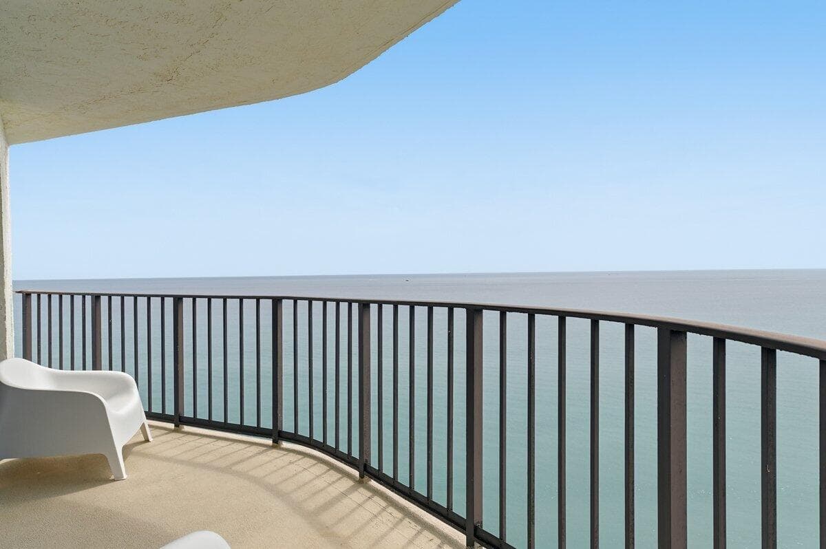 5420 N Ocean Drive 1702 photo 1