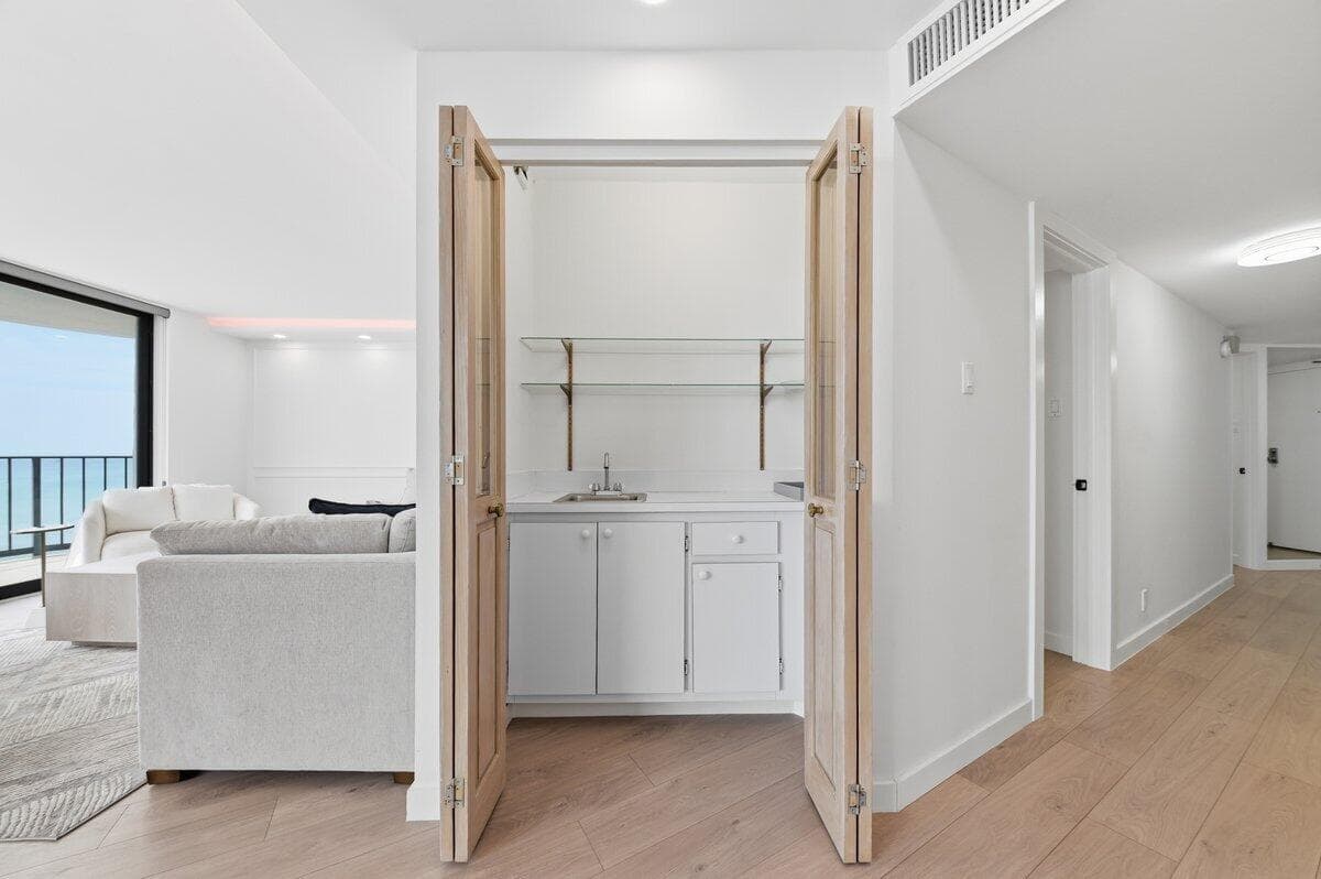 5420 N Ocean Drive 1702 photo 9