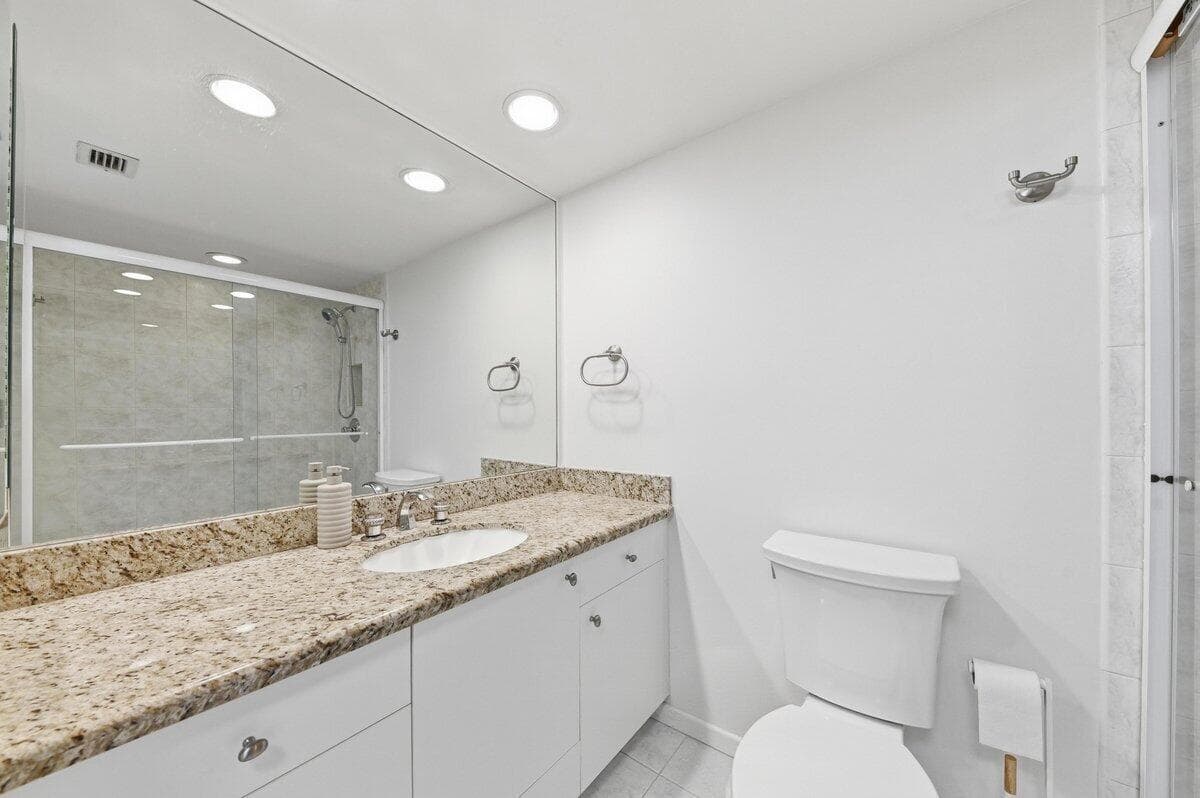5420 N Ocean Drive 1702 photo 15