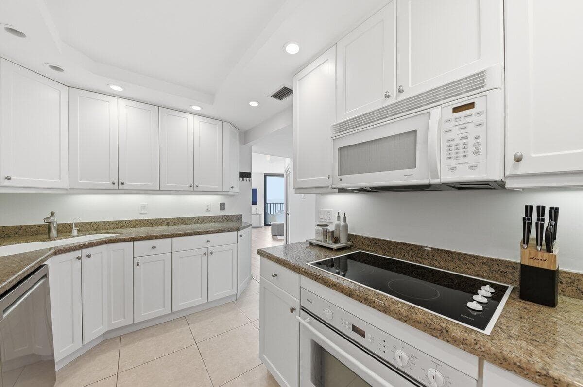 5420 N Ocean Drive 1702 photo 11